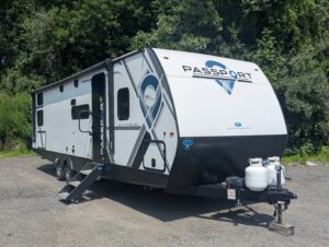 2024 33' Passport 282QB with 4 REAR BUNKS