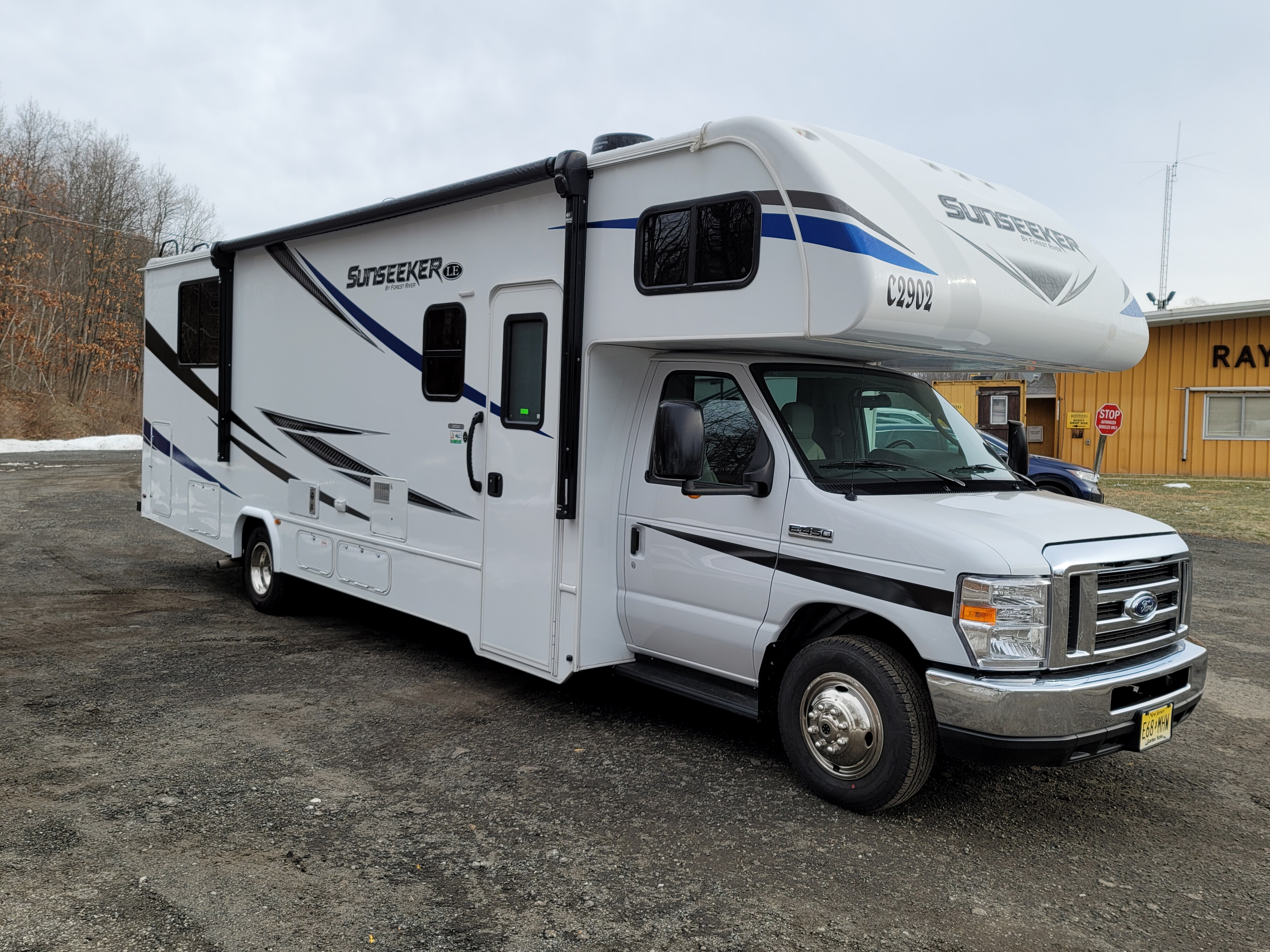 2021 29' Sunseeker 2850 for Rental at 84 RV Rentals