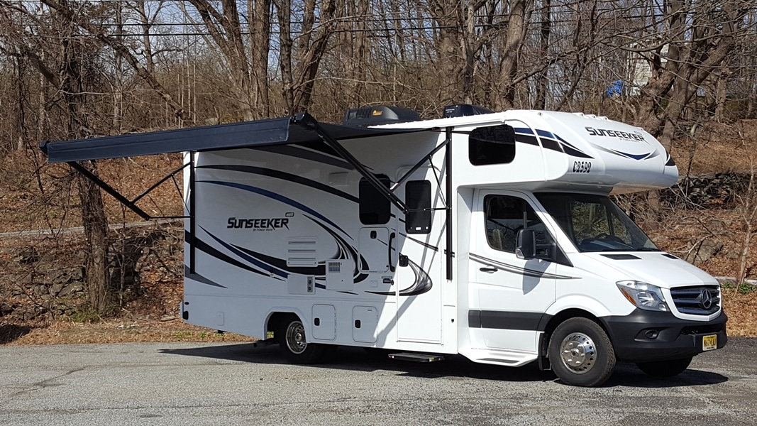 25′ Class C Mercedes Motorhome for Rental at 84 RV Rentals