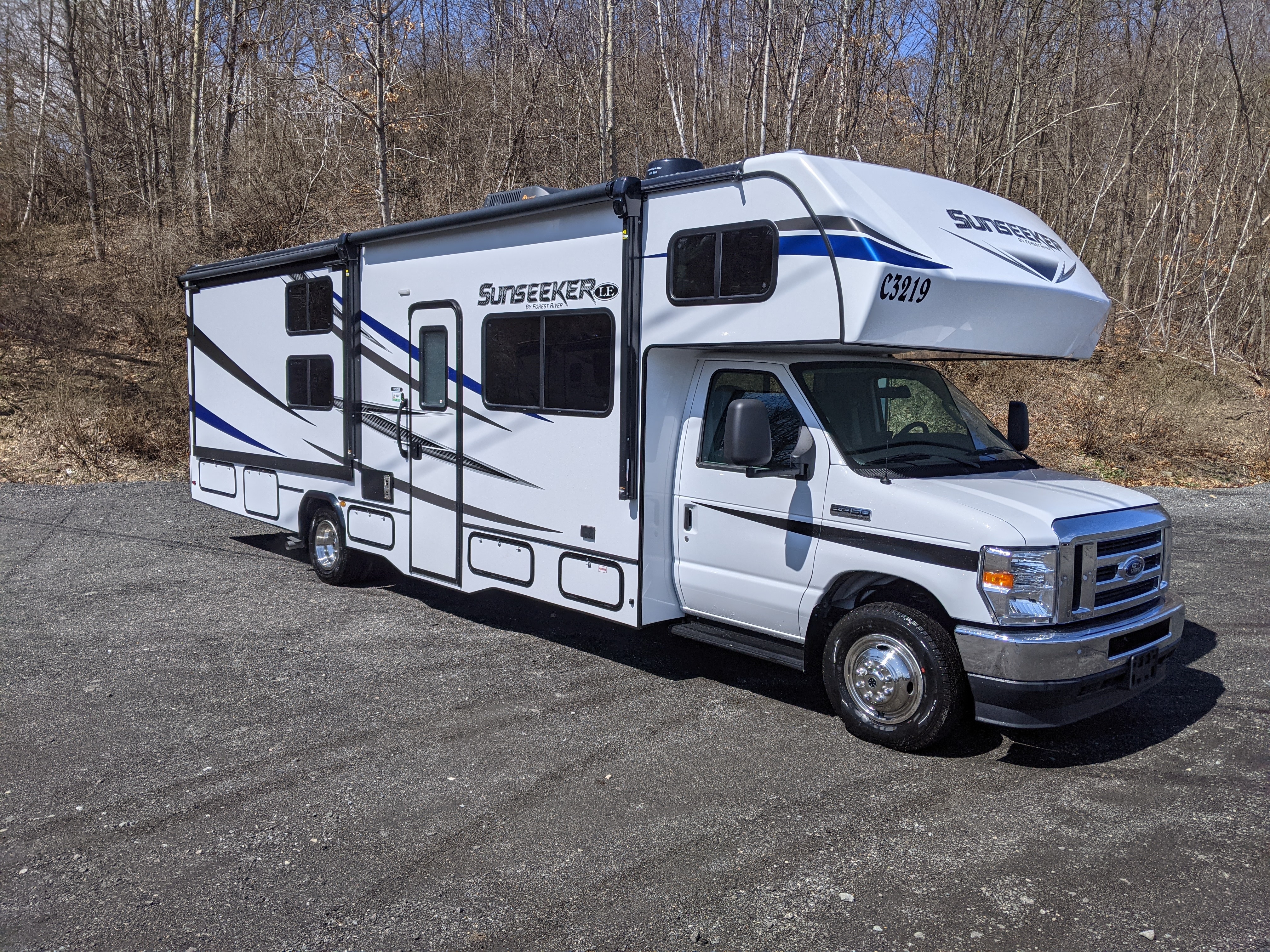 32′ Class C Motorhome for Rental at 84 RV Rentals