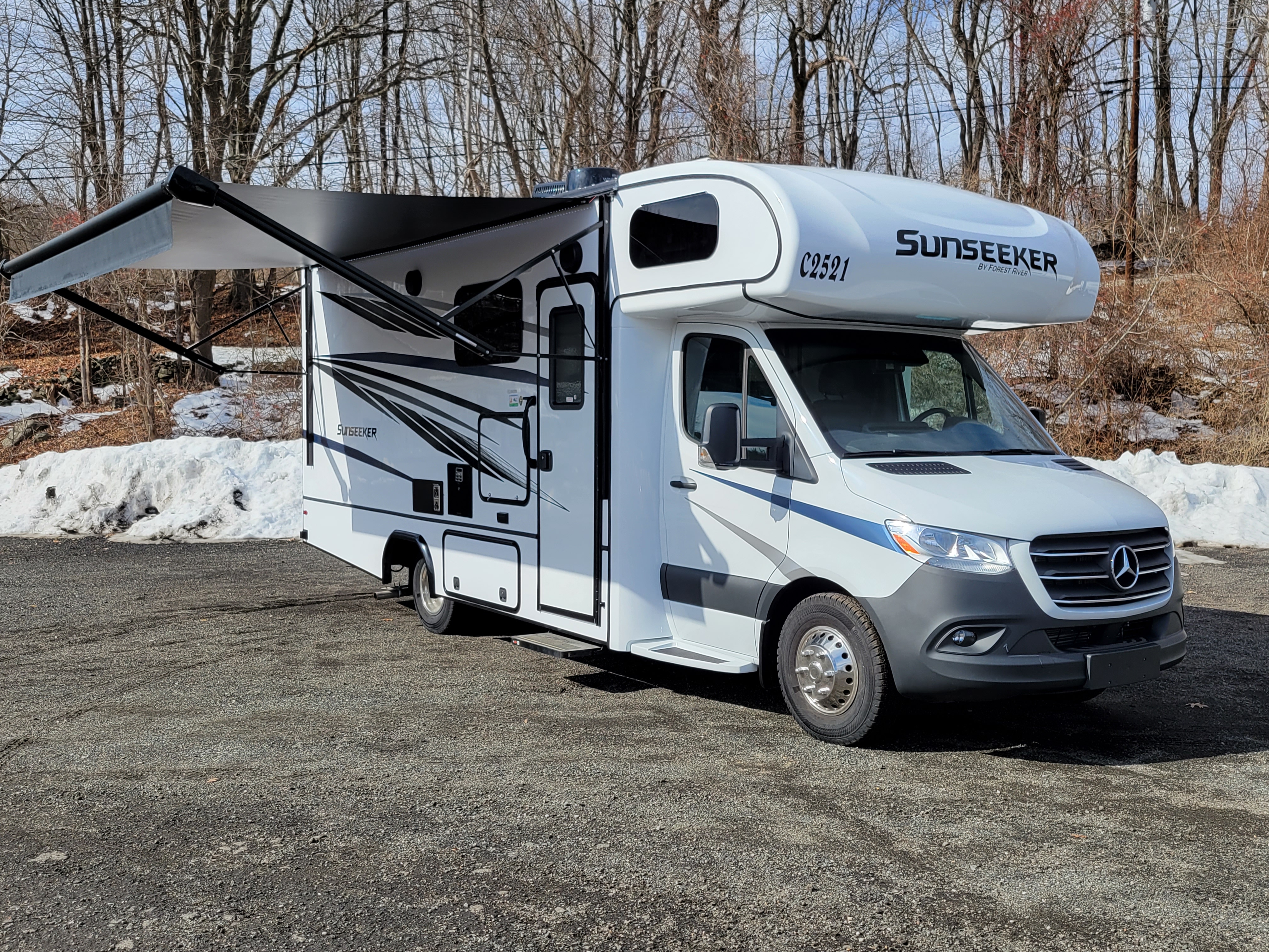 25′ Class C Mercedes Motorhome for Rental at 84 RV Rentals