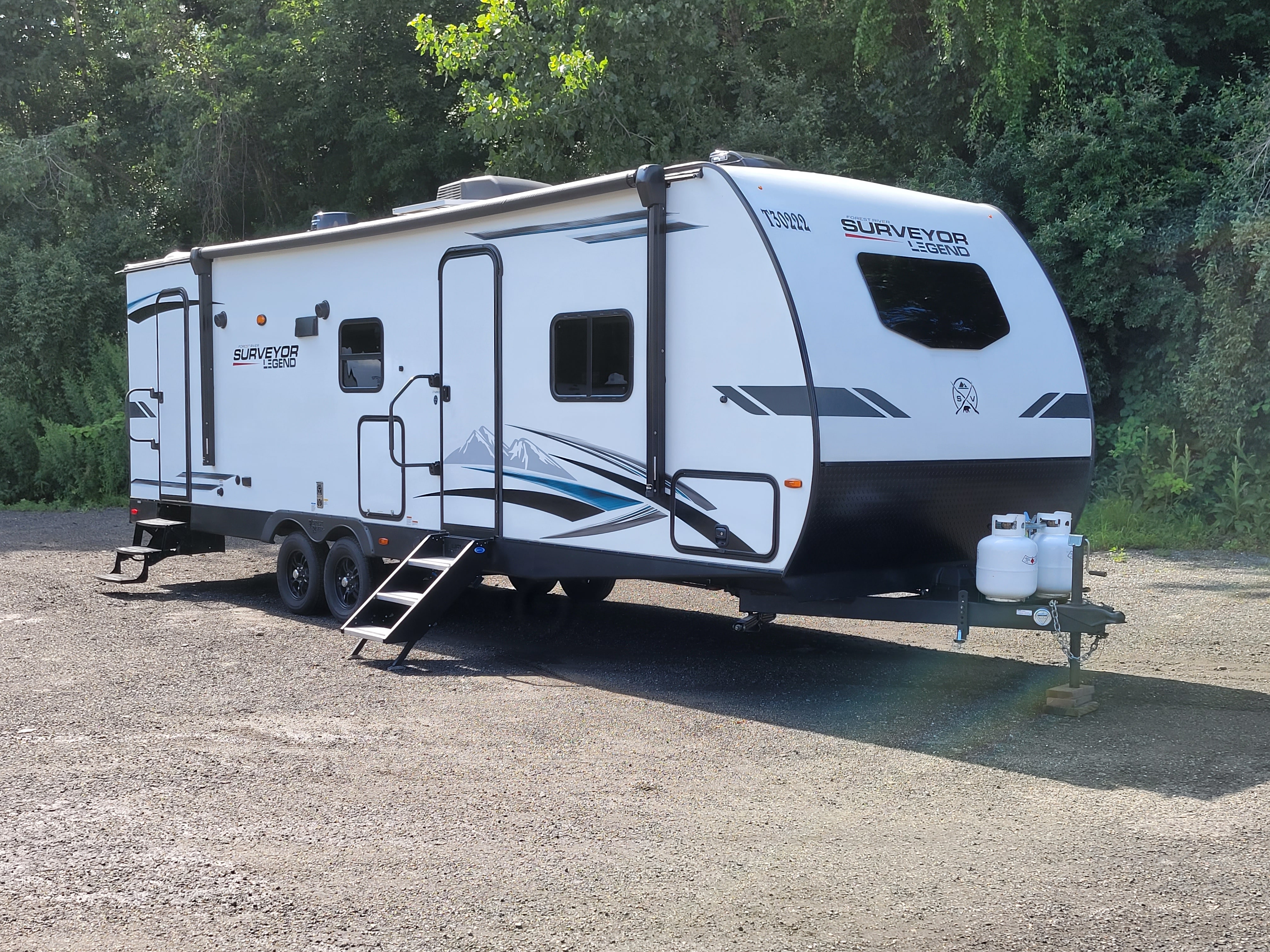 2022 FOREST RIVER SURVEYOR LEGEND 276BHLE for Rental at 84 RV Rentals