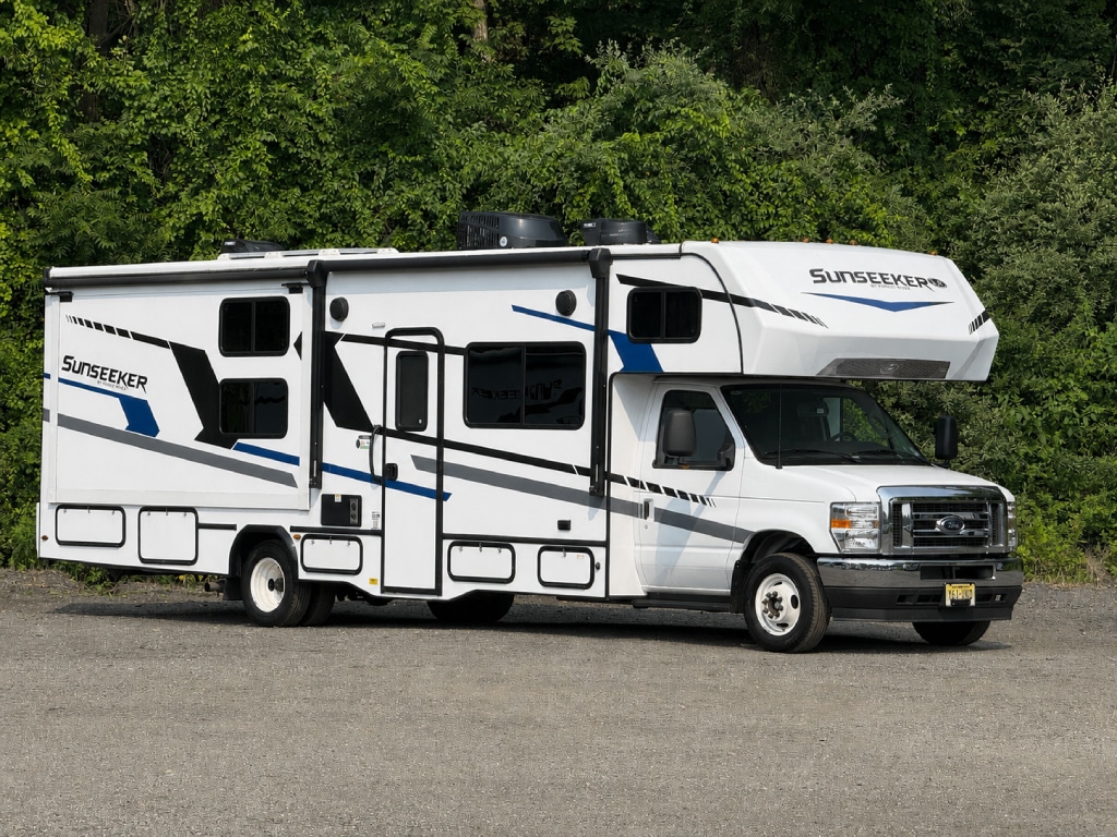 2025 FOREST RIVER 32' SUNSEEKER 3250SLE for Rental at 84 RV Rentals