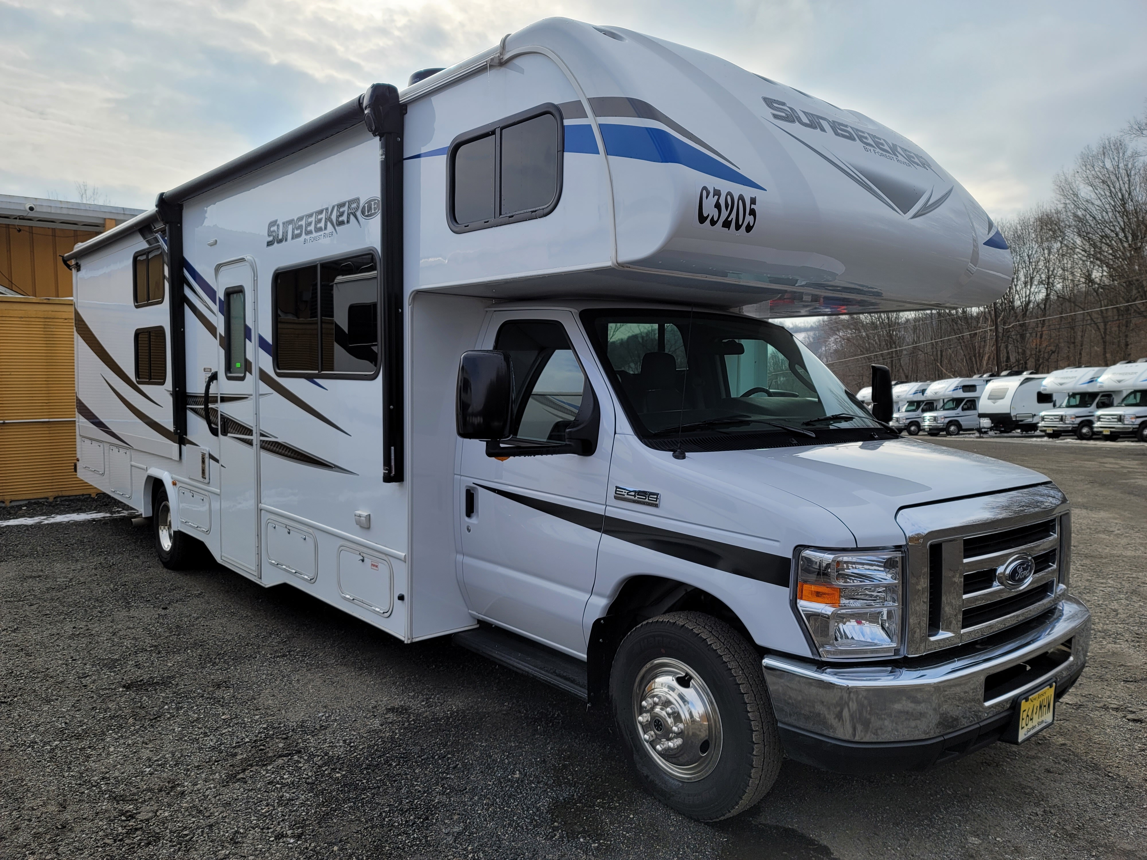 2021 32' Sunseeker 3250 for Rental at 84 RV Rentals