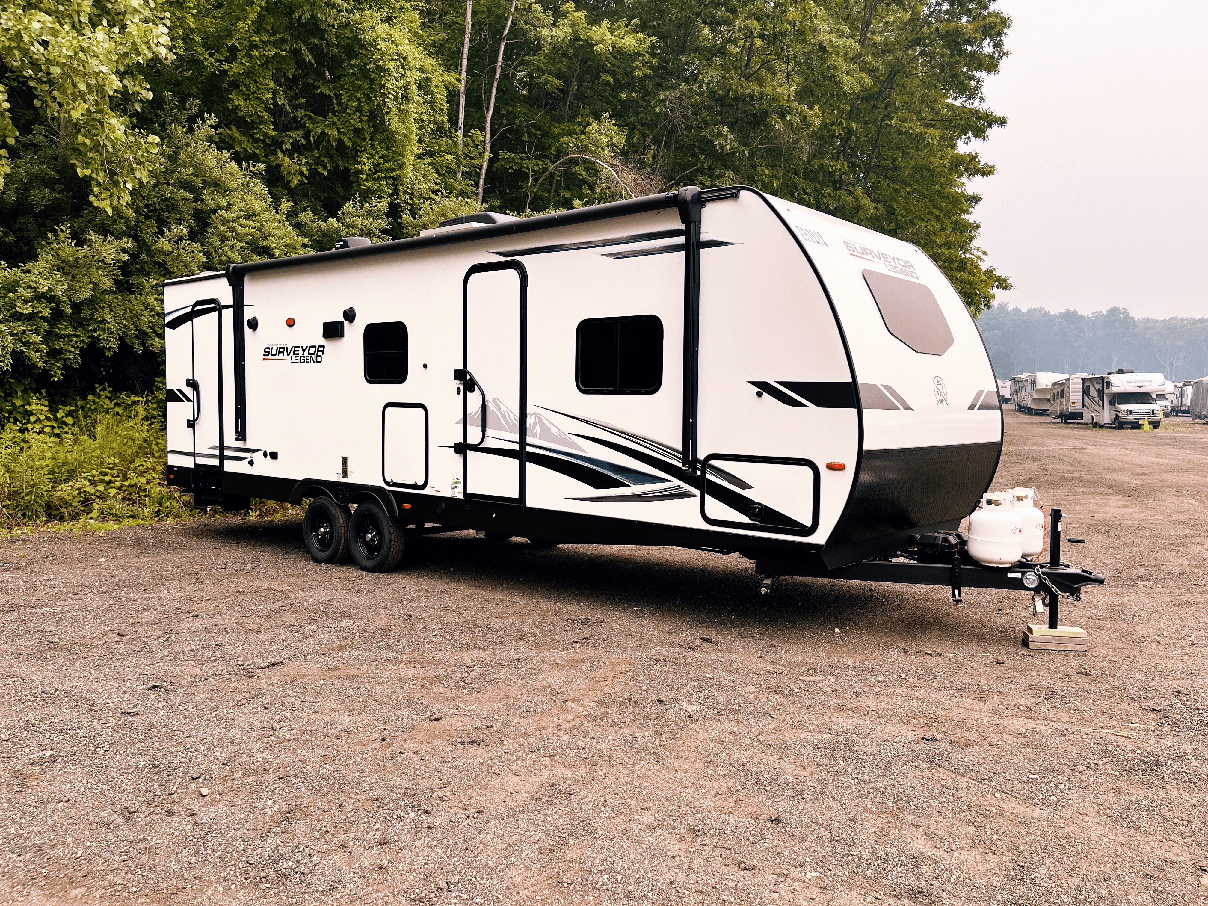 2022 FOREST RIVER SURVEYOR LEGEND 276BHLE for Rental at 84 RV Rentals