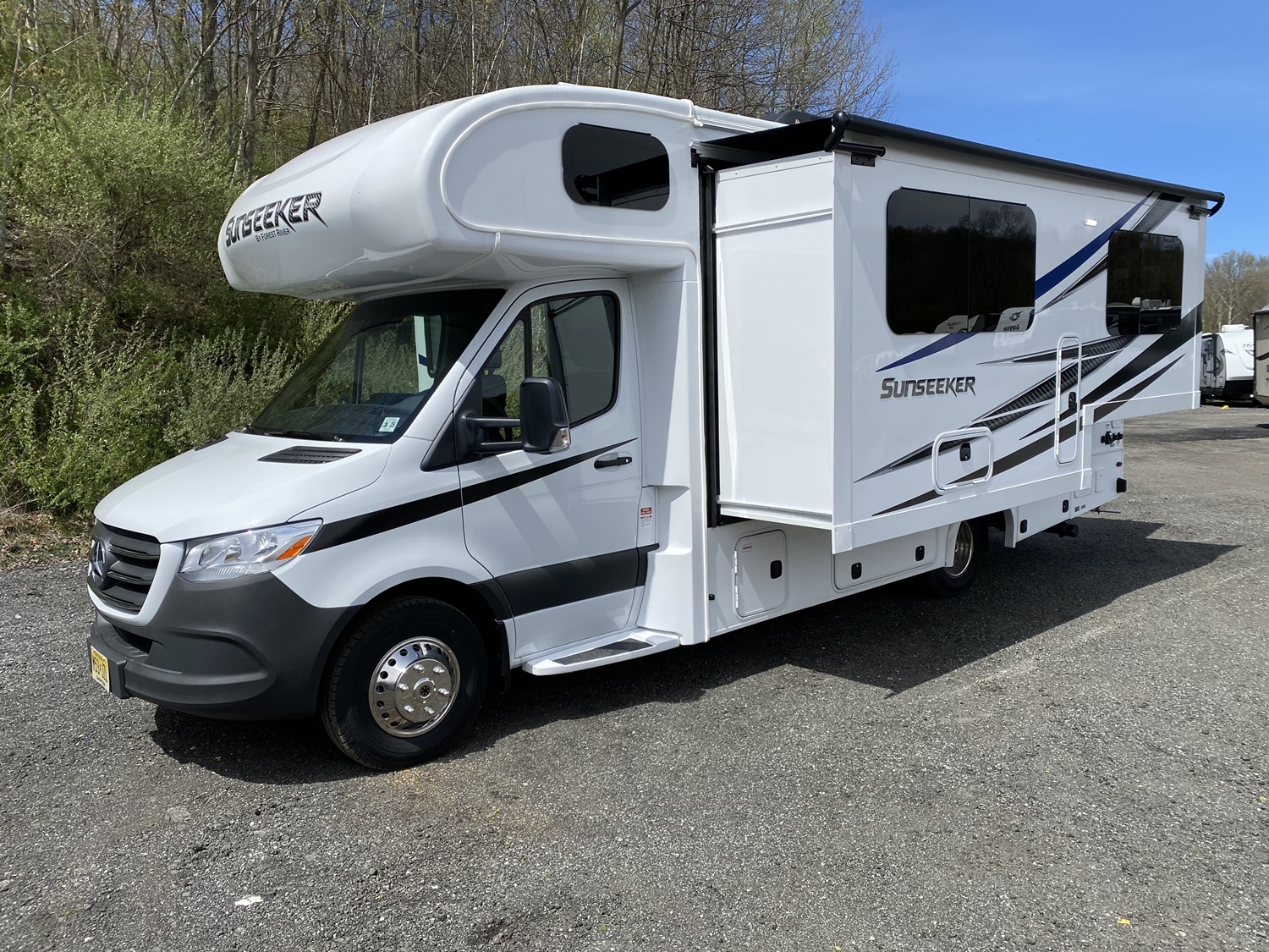 25′ Class C Mercedes Motorhome For Rental